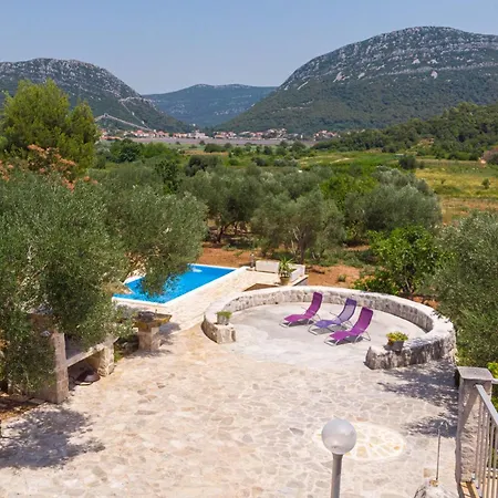 With A Fireplace 388 Ston