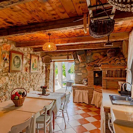 Casa de Férias With A Fireplace 388 Ston