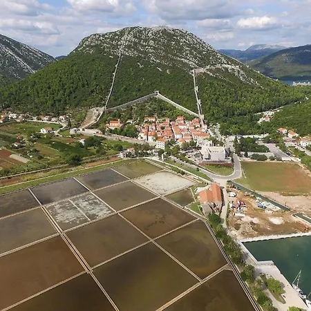 With A Fireplace 388 Ston