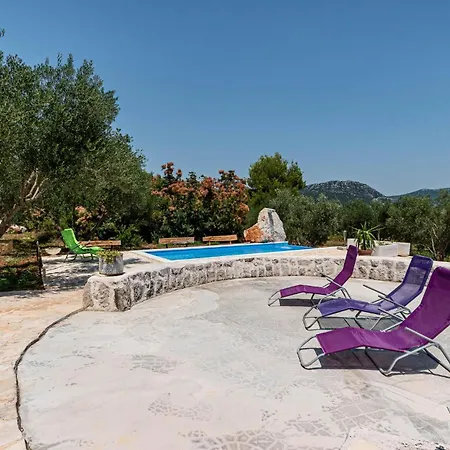 Beautiful Home In Ston With Wifi *